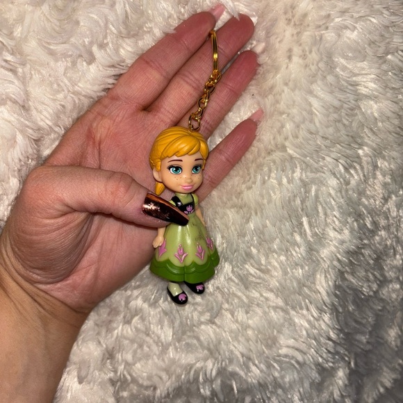 Disney Princess Anna  Keychain with Green Dress - Picture 1 of 4